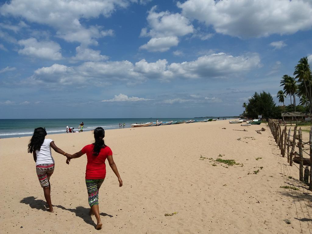 Marine Tourist Guest House At Negombo Beach Esterno foto